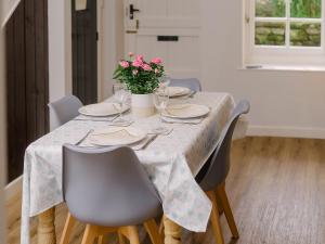 Corner Cottage - Ukc4962