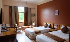 Diamond Guest House & Marriage Lawn