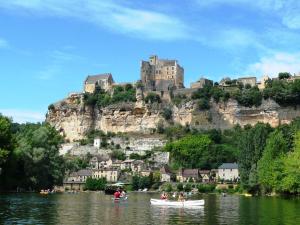 Chalets Detached house with dishwasher in south Dordogne : photos des chambres