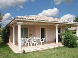 Maisons de vacances Cozy Holiday Home in Moriani Plage with Swimming Pool : photos des chambres