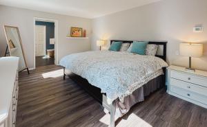Star Lane garden apartment with pool