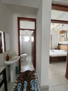 Nyota 2BR Penthouse in Mombasa with a pool & gym