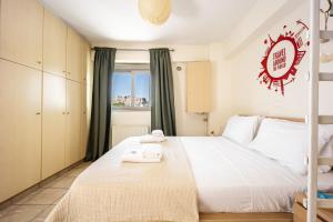 Front-Row Acropolis View Balcony - Central Athens