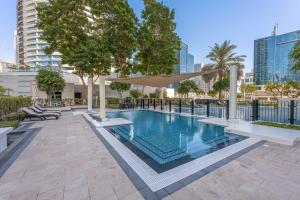 StayShort - 1BR Downtown with Burj Khalifa View Sleeps 4