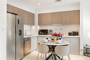 FIRST CLASS 2BR Luxe Near Dubai Hills Mall