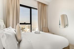 FIRST CLASS 2BR Luxe Near Dubai Hills Mall
