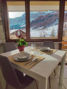 Gut eingerichtete 2 Zimmer Wohnung mit Sicht auf die Berge