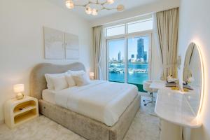 Luxury Beachfront Marina View Apartment With Private Beach Access By Green Sky Holiday Homes