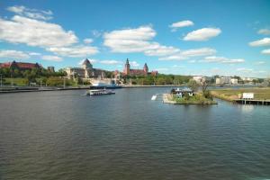 Holiday House in Szczecin at the lake with parking space for 4 persons