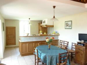 Maisons de vacances Beautiful Holiday Home in Saint Pons near Forest : photos des chambres