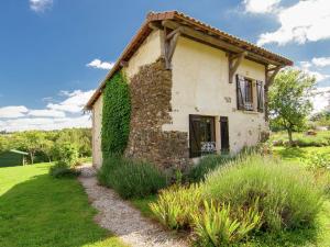 Stylish Cottage in Savignac-Ledrier with Terrace