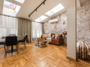 Art Palace by Fragola Collection