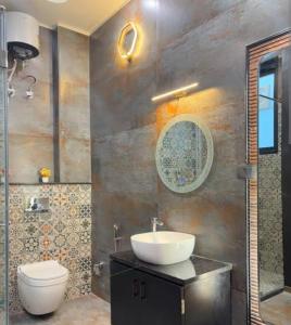 Corbett aura by lake & woods