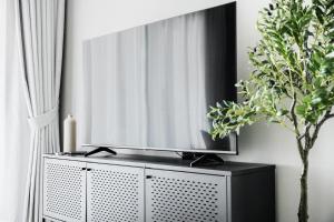 Spacious Fully Furnished 1-Bedroom Unit