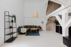 Luxe apartment by the marble church w balcony