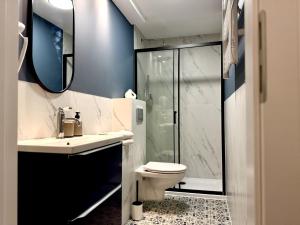 Winter Warsaw 2-Bedroom Apartment with City View Central