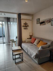 Beau studio avec grande terrasse