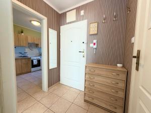 Reja Cozy Comfort Apartment by BookingHost