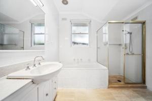 Fairlight Luxe Escape 4BR with Parking