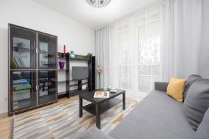 Modern Apartment in Warsaw with Parking and Balcony by Noclegi Renters