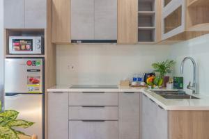 Zenora Hillside Garden