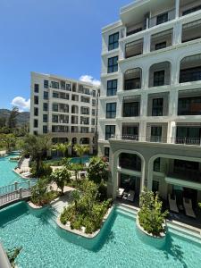 Title Legendary suite pool view E301