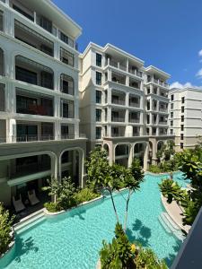 Title Legendary suite pool view E301