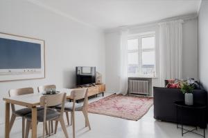 Premium 7th Floor Apartment with Sea View & Historic District