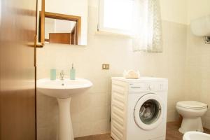 Seduti di fronte al mare img15