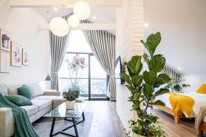 Zenora Hillside Garden