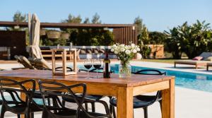 Villa Can Pep Sa Guaita - Curated Design & Outdoor Area 10 minutes from beaches, Calm Area