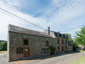 Luxurious Cottage with Jacuzzi in Burnontige