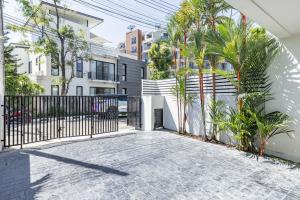 Townhouse 3bd with a patio