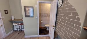 Salisbury Guest House - free parking