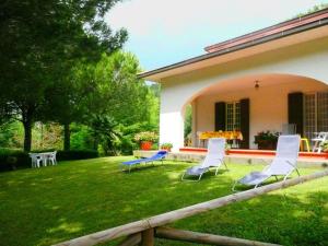 Modern Holiday Home with Garden in Castellina Marittima