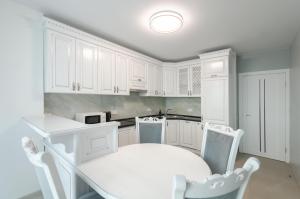 9-66 in RC Manhattan City, Beresteiskyi 11, Petrovdom Apartments