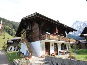 Three-Bedroom Apartment room in Stunning Apartment in Lenk im Simmental with Terrace