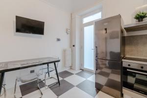 GuestHost - Carlotta & Ginevra Bright Flats near the Hospital