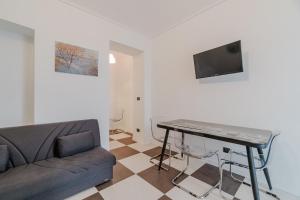 GuestHost - Carlotta & Ginevra Bright Flats near the Hospital