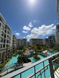 Title Legendary suite pool view E301