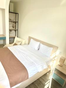 Aura Beachfront Hotel - Apartment