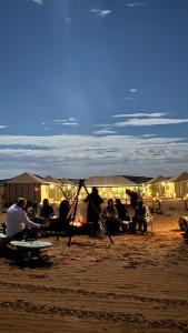 Tasnim Désert Camp & Activités