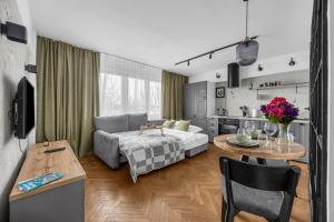 Warsaw Wola Studio - Top Location, Bus&Trams nearby - by Rentujemy