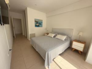 2 Ambientes con Terraza, Parrilla, vista a la Laguna y Cochera