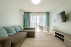 21-212 Kvartet, Vasyl Lypkivskyi 16g, Kyiv, railway station, metro nearby, fantastic city view, Petrovdom Apartment