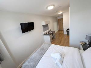 Modern Central Newcastle Studio w Kitchen & WiFi