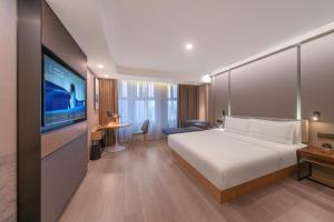 Atour Hotel Qingdao North Station New City Center