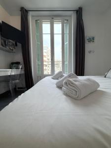 Studio central avec balcon- Plage - Tram - Aéroport