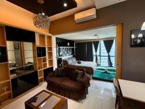 Getaway 1BR One Uptown BGC with Sound System