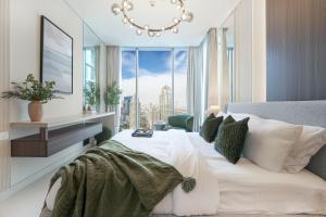 Designer Apt with Marina Views